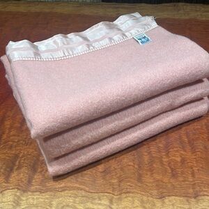 Kenwood Wool Products Dusty Pink Satin Trim Mothproofed Blanket 71” x 84”
